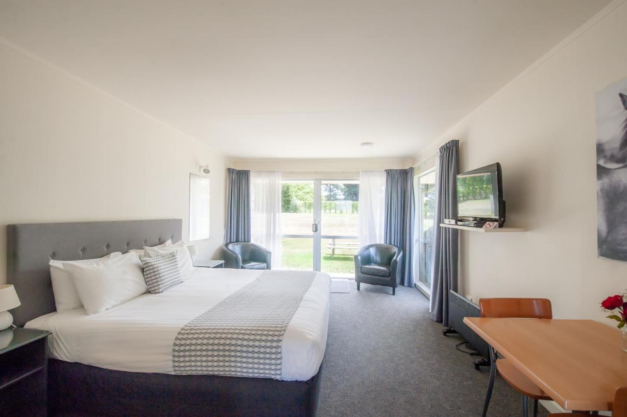 Lake Dunstan Motel Cromwell Bagian luar foto