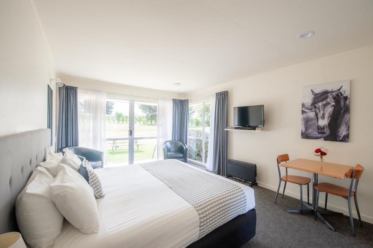 Lake Dunstan Motel Cromwell Bagian luar foto