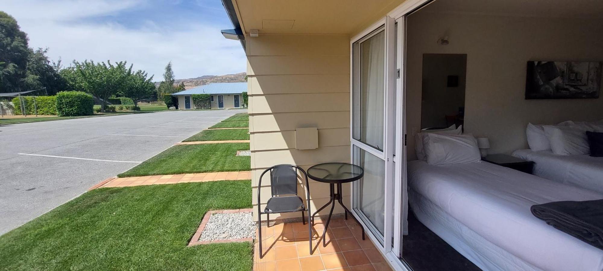 Lake Dunstan Motel Cromwell Bagian luar foto