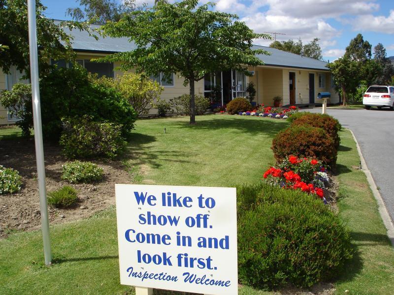 Lake Dunstan Motel Cromwell Bagian luar foto