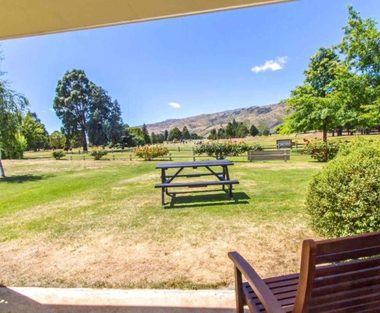 Lake Dunstan Motel Cromwell Bagian luar foto