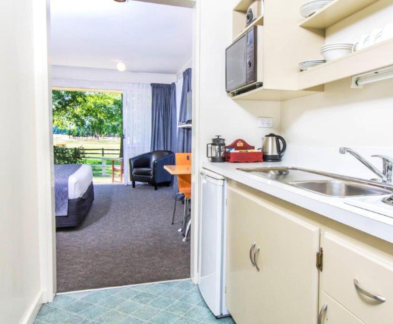Lake Dunstan Motel Cromwell Bagian luar foto
