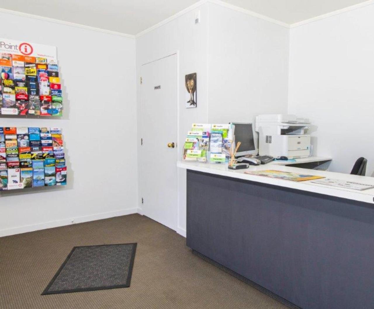 Lake Dunstan Motel Cromwell Bagian luar foto